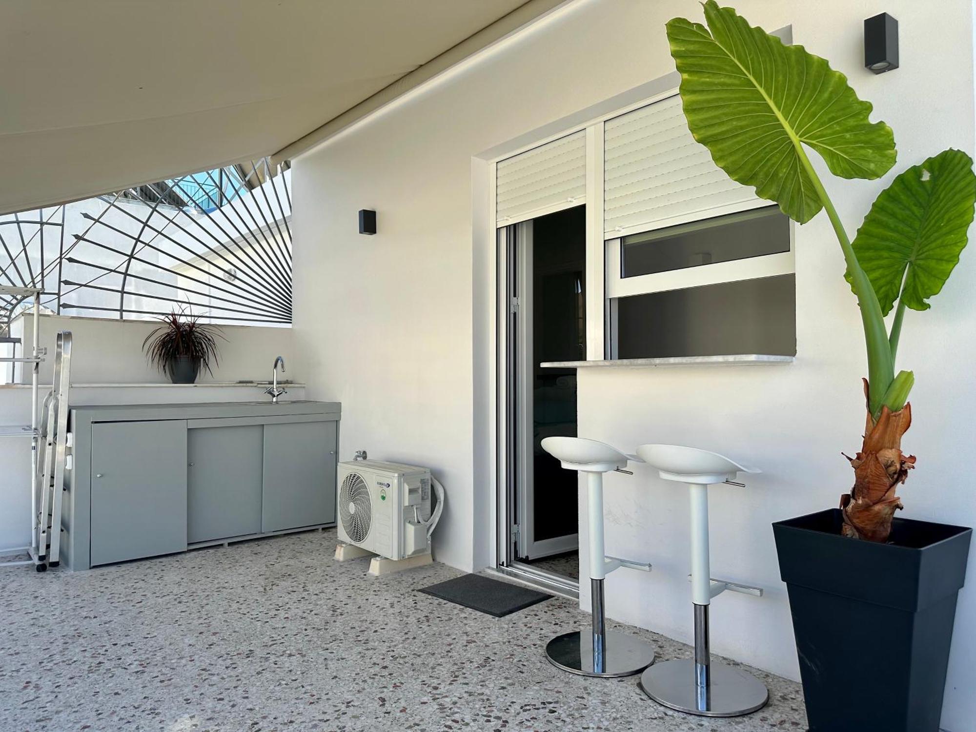 R1 Blue Paradise Private Terrace Jacuzzi * Athen